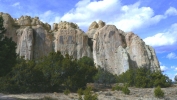 PICTURES/El Morror Natl Monument - Inscriptions/t_Sandstone Cliffs on Inscription Trail1.JPG